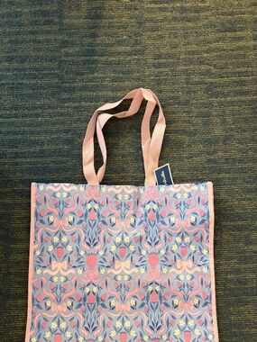 TJ MAXX MARSHALLS HOMEGOODS Strawberry Bow print reusable tote bag